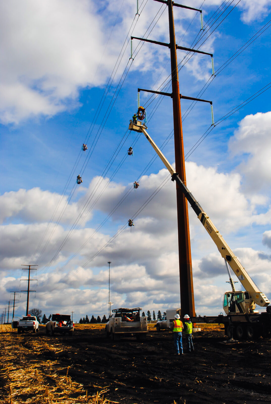 Crane elevates L.E. Myers employee to work on transmission lines